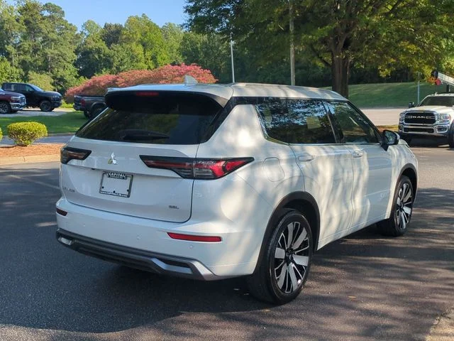 Used 2025 White Mitsubishi SEL image 5