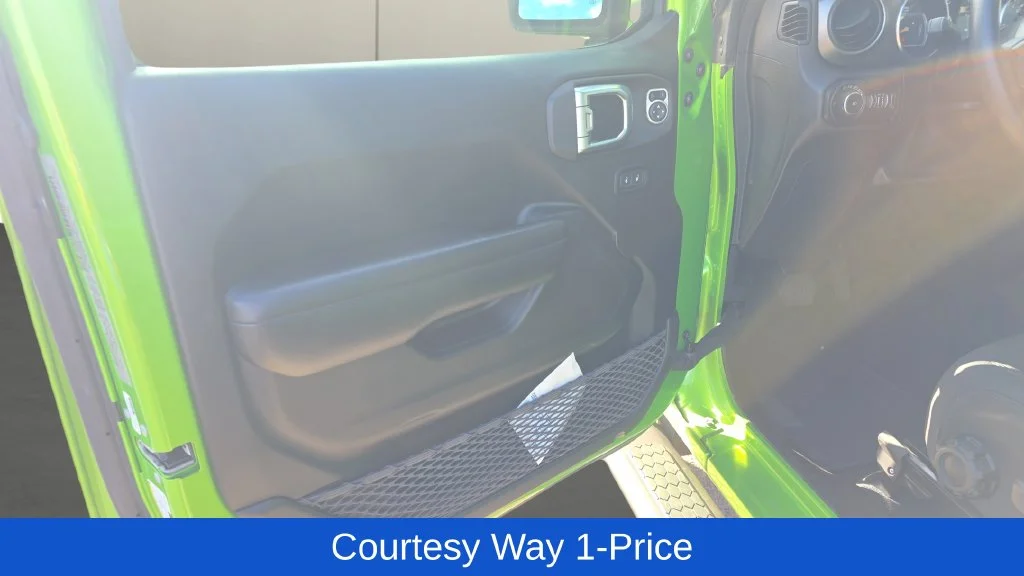 Used 2019 Green Jeep Sport S image 13