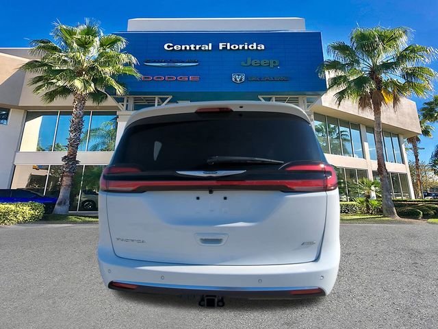 New 2026 Bright White Clear-Coat Exterior Paint Chrysler Pinnacle image 6