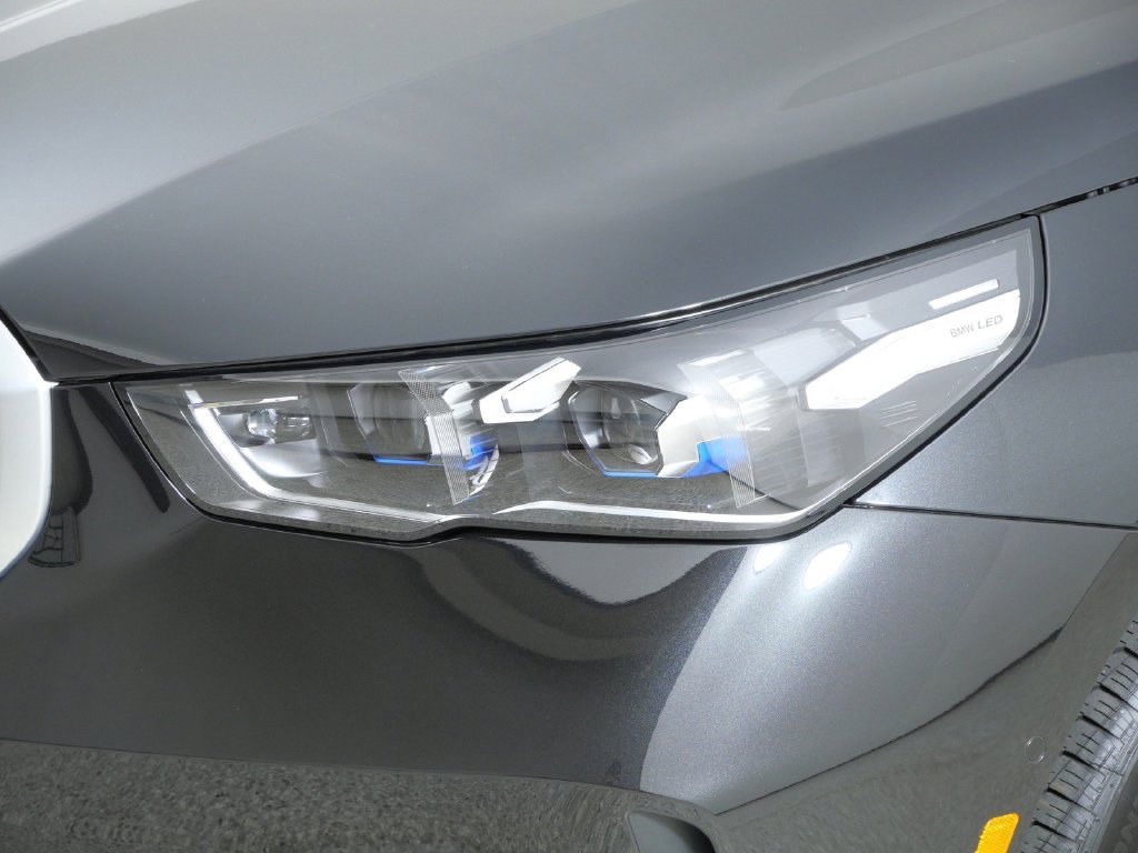 New 2027 Black Sapphire Metallic BMW 530i xDrive image 3