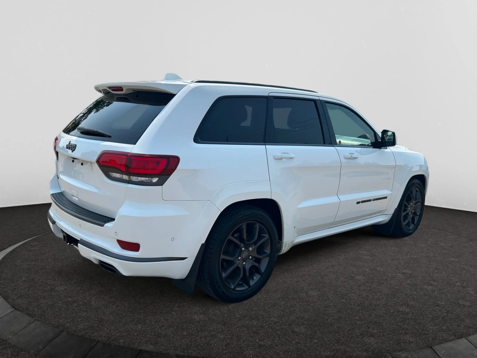 Used 2021 White Jeep OVERLAND HIGH ALTITUDE EDITION image 5