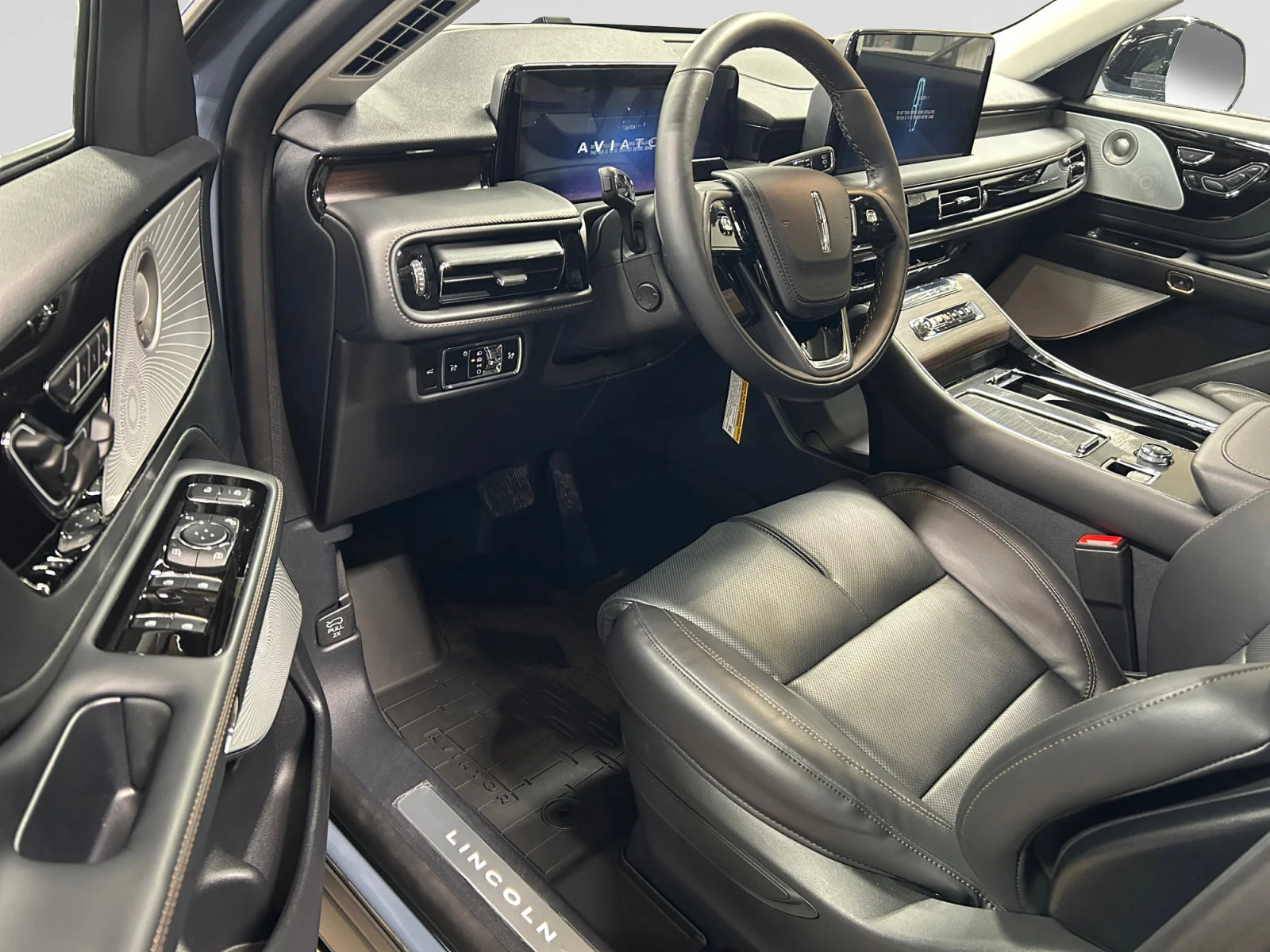 New 2026 Whisper Blue Metallic Clearcoat Lincoln Reserve image 13