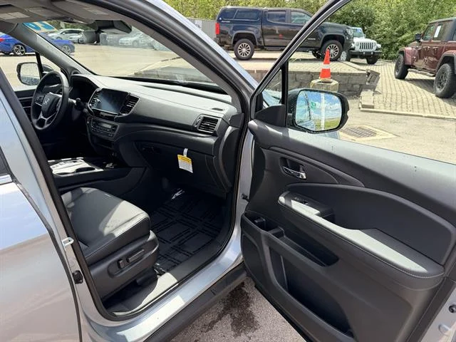 Certified Used 2026 Solar Silver Metallic Honda RTL image 16
