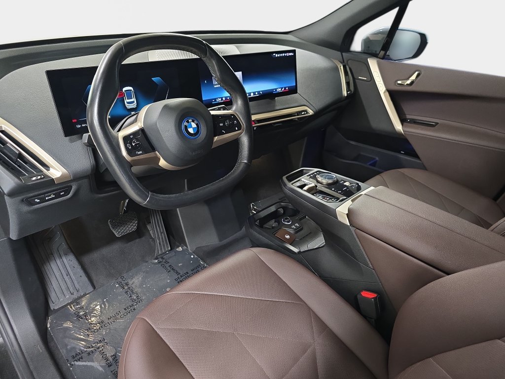Used 2024 Mineral White Metallic BMW xDrive50 image 19