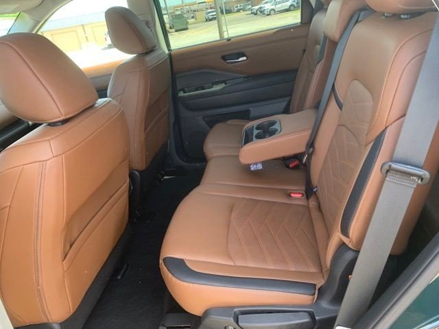 Used 2025 Black Nissan Platinum image 26