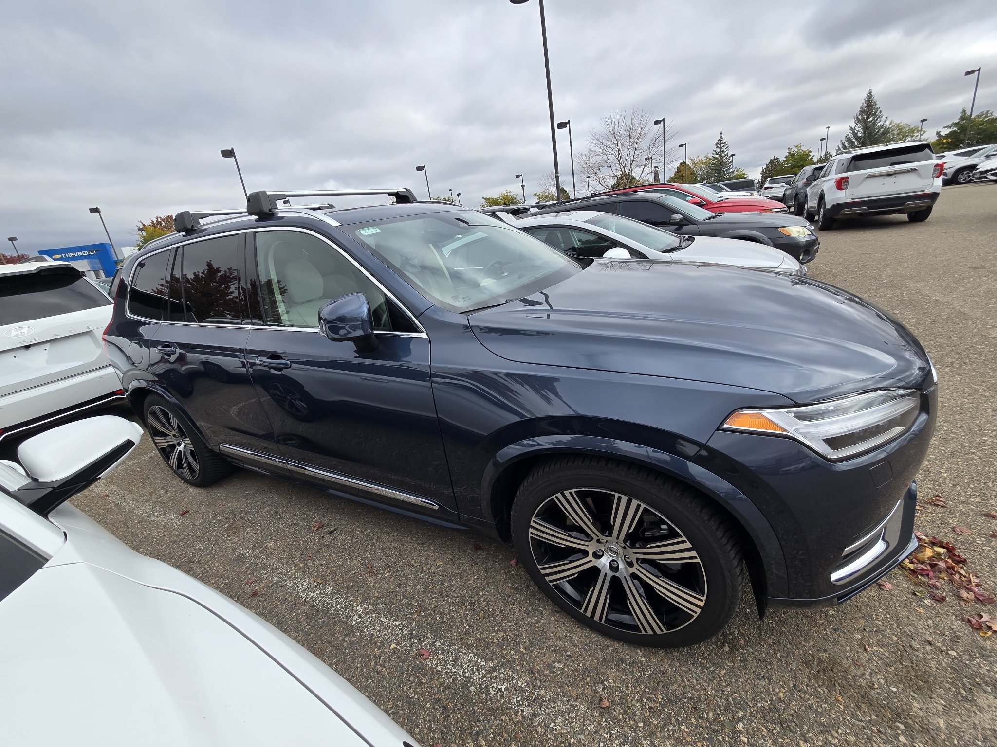 Used 2024 Denim Blue Metallic Volvo Ultimate Bright Theme image 18