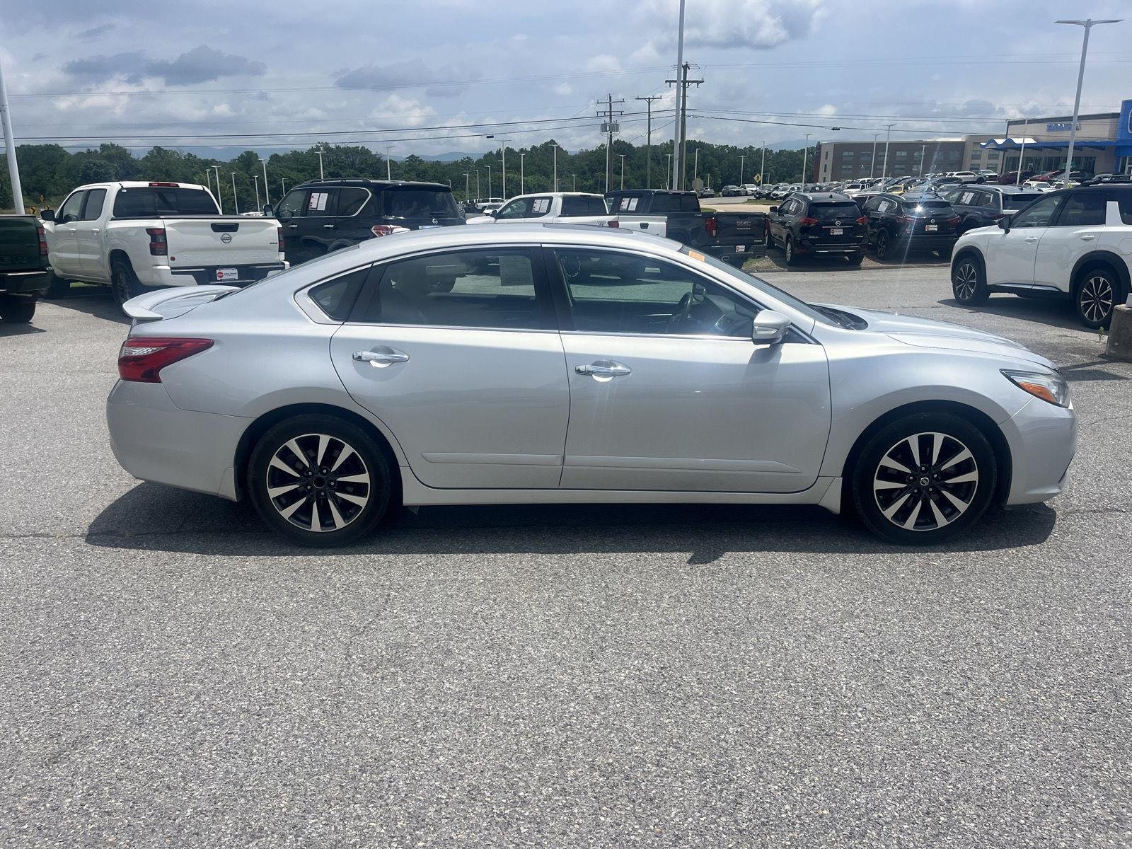 Used 2017 Brilliant Silver Nissan 2.5 SV image 8