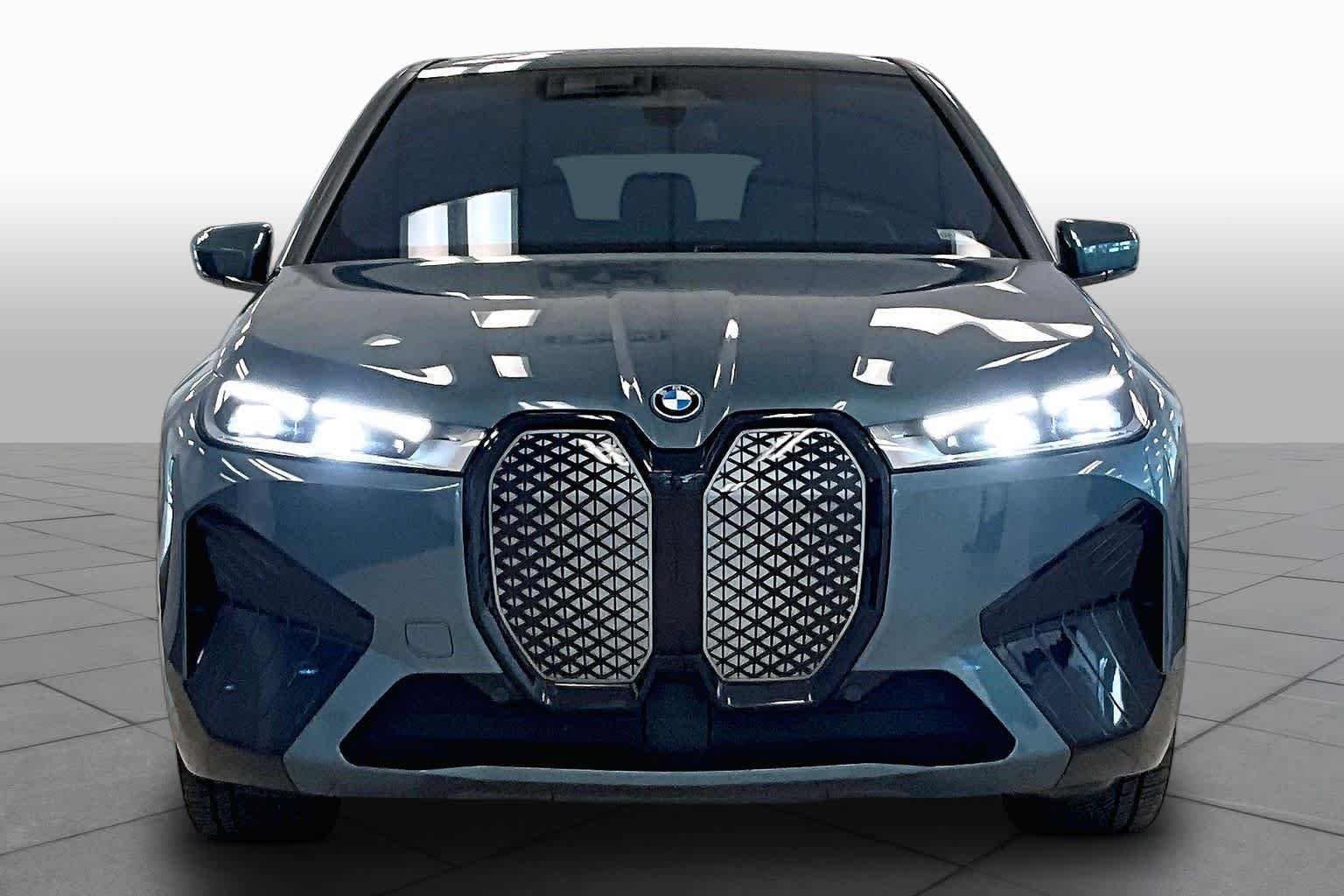 Used 2024 Blue Ridge Mountain Metallic BMW xDrive50 image 3