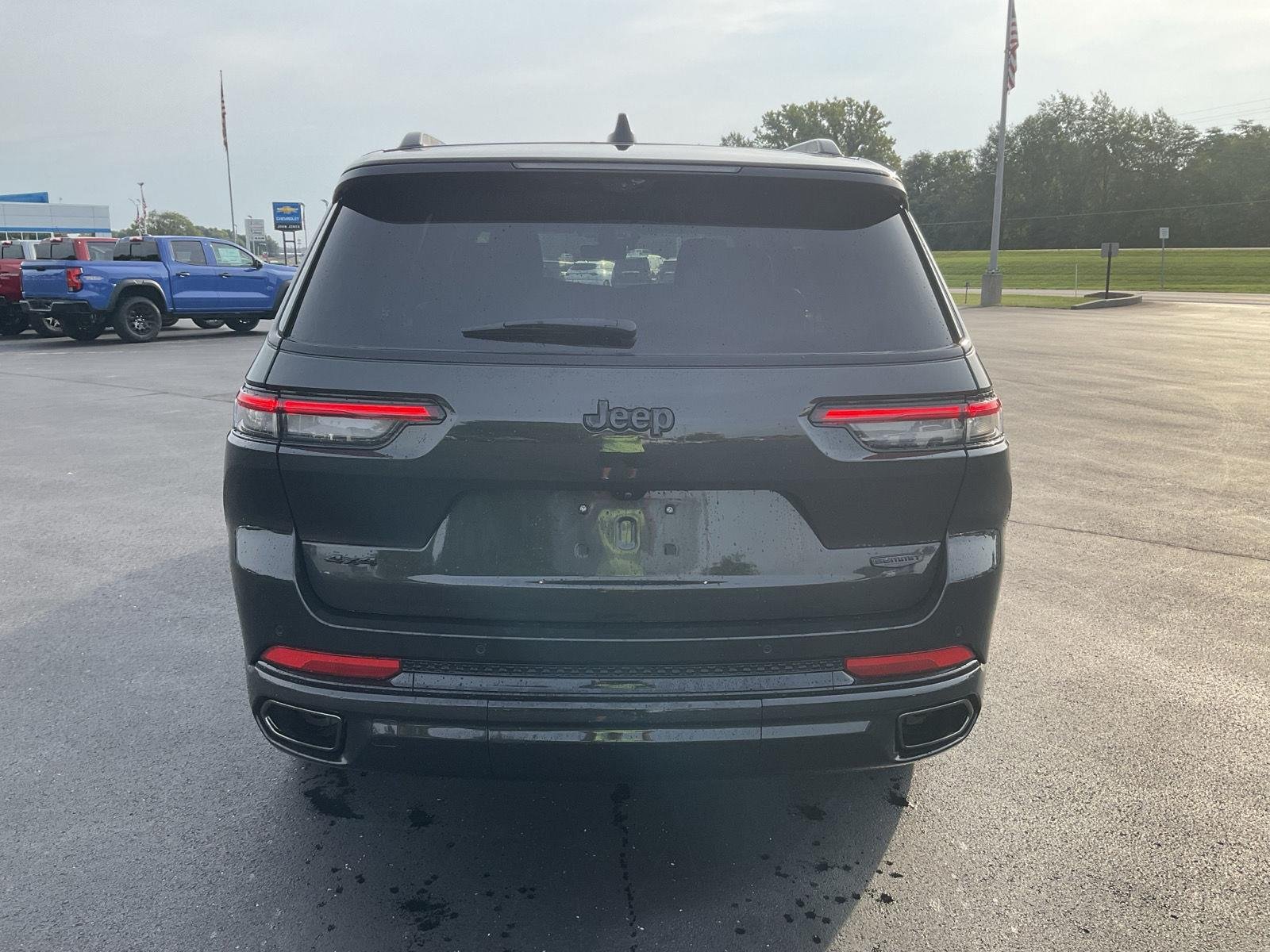 Used 2025  Jeep Summit Reserve image 7
