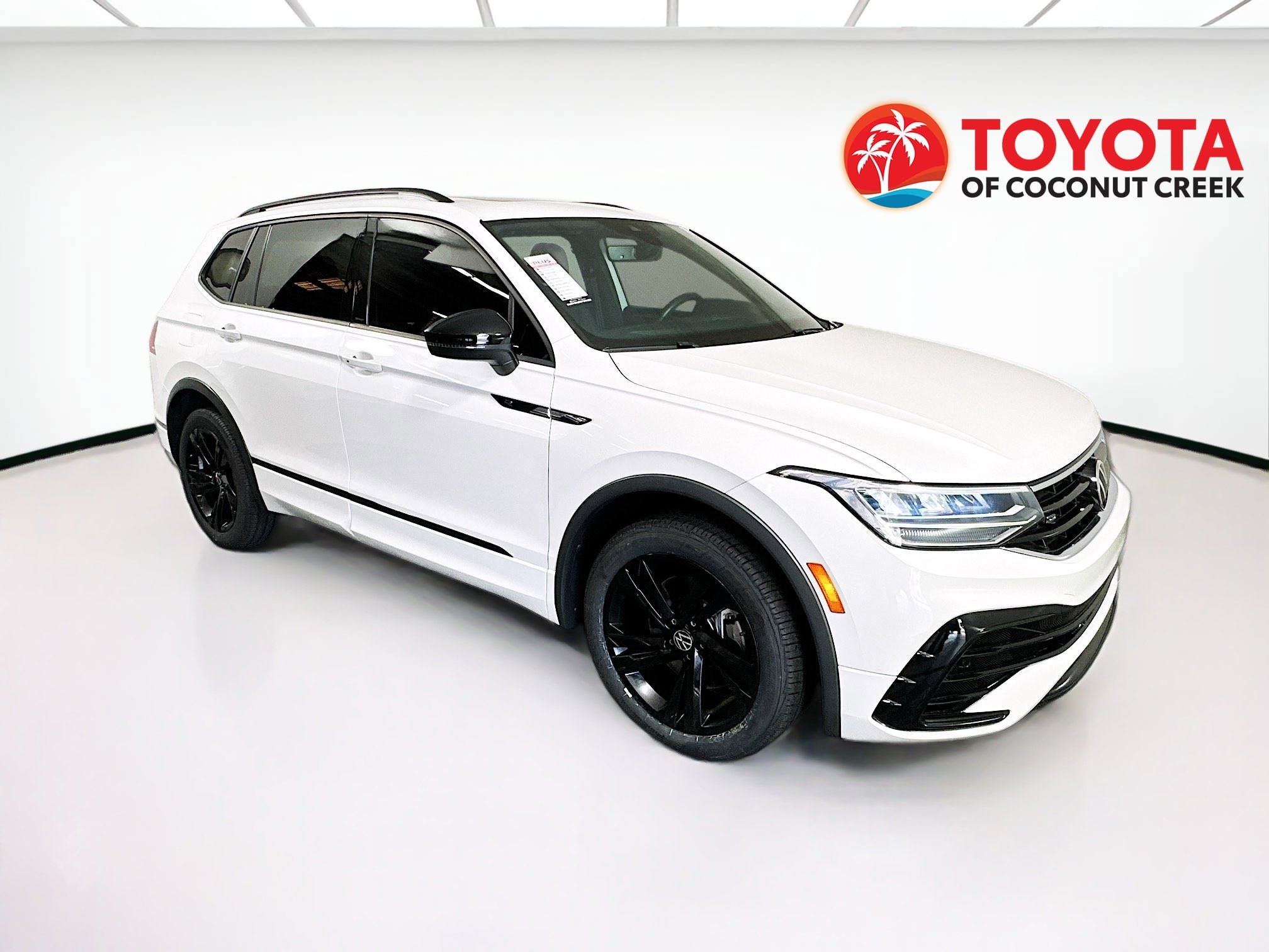 2023 Volkswagen Tiguan thumbnail 3