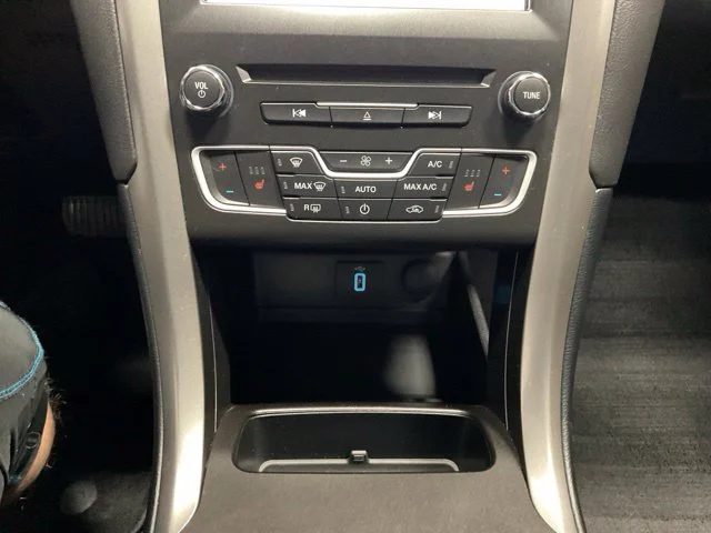 Used 2018 Black Ford SE Luxury image 35