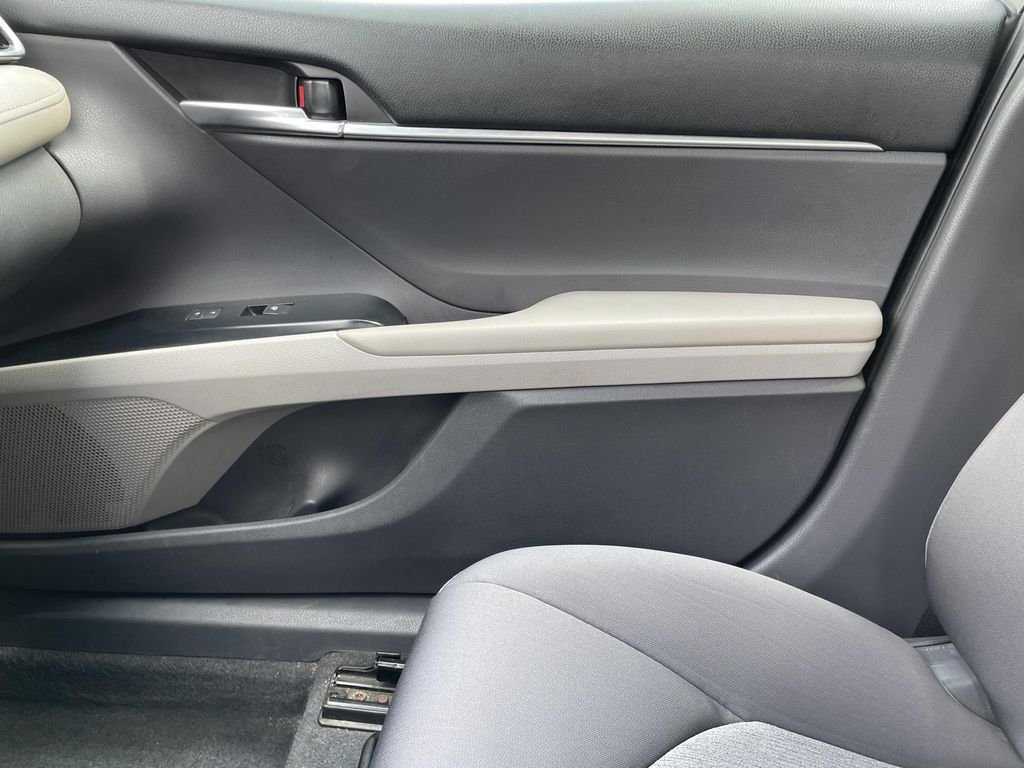 Used 2018 Gray Toyota LE image 14