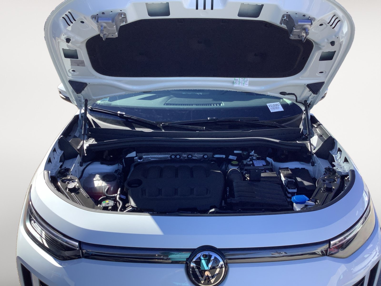 New 2026 PURE WHITE Volkswagen SE image 11