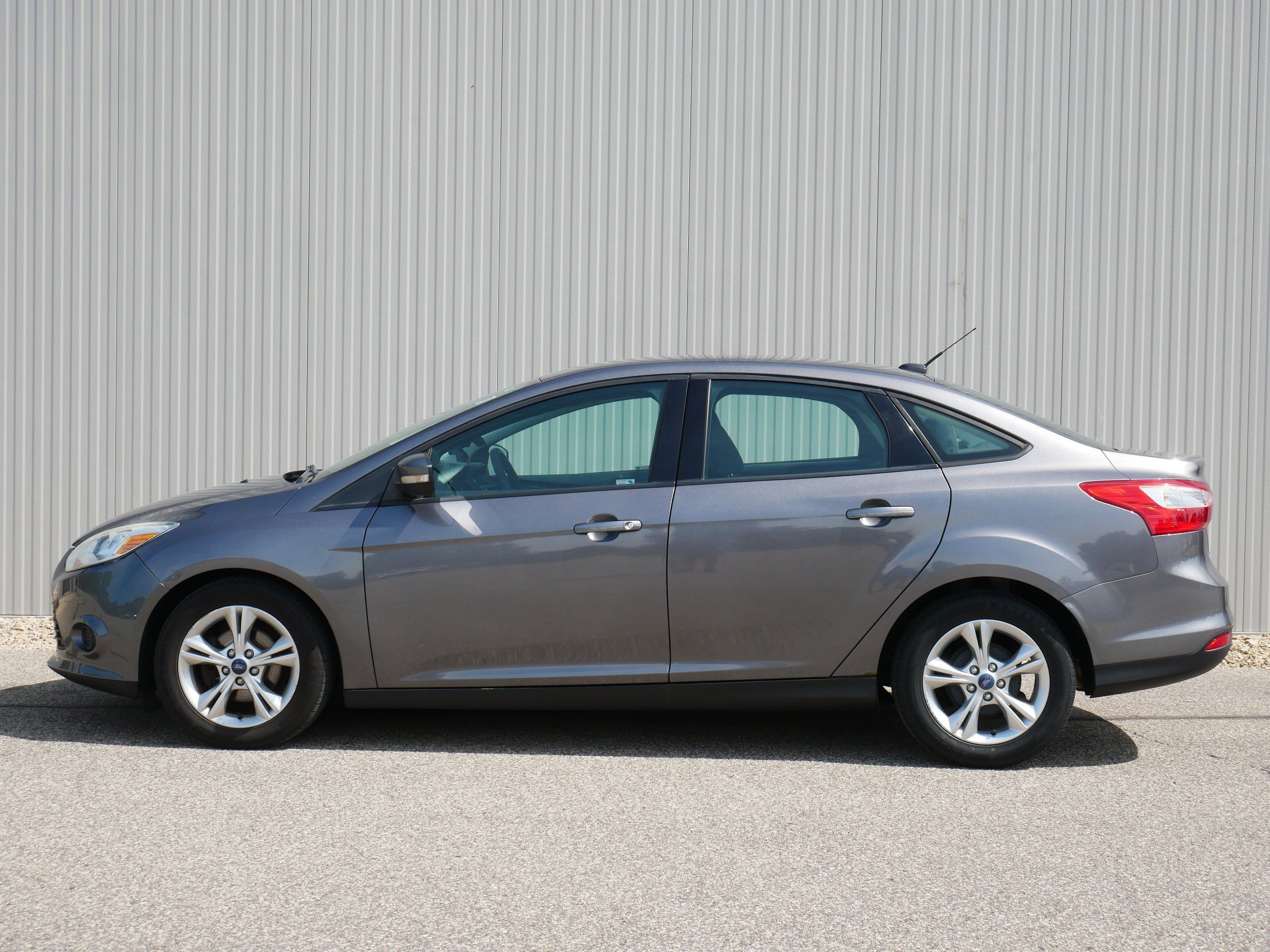 Used 2013 Gray Ford SE image 2