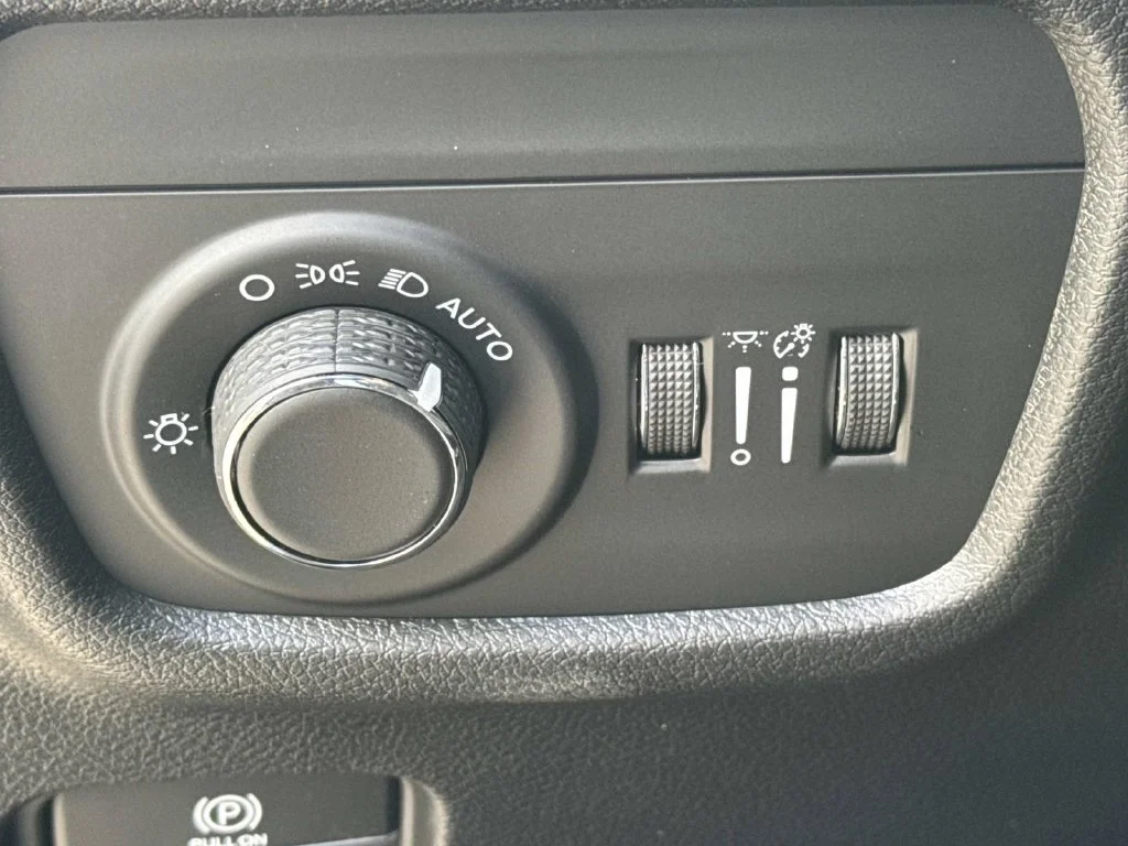 New 2027 Gray Jeep Laredo Altitude image 30