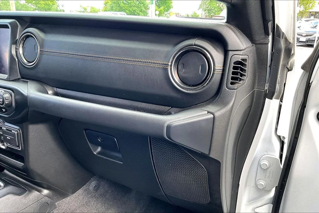 Used 2023 White Jeep High Altitude image 19