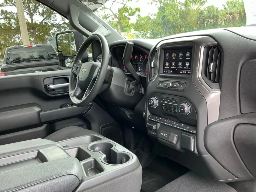 Used 2024 White Chevrolet Custom image 25