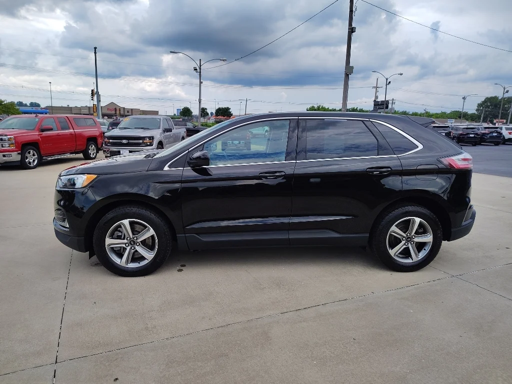 Used 2024 Agate Black Metallic Ford SEL image 7