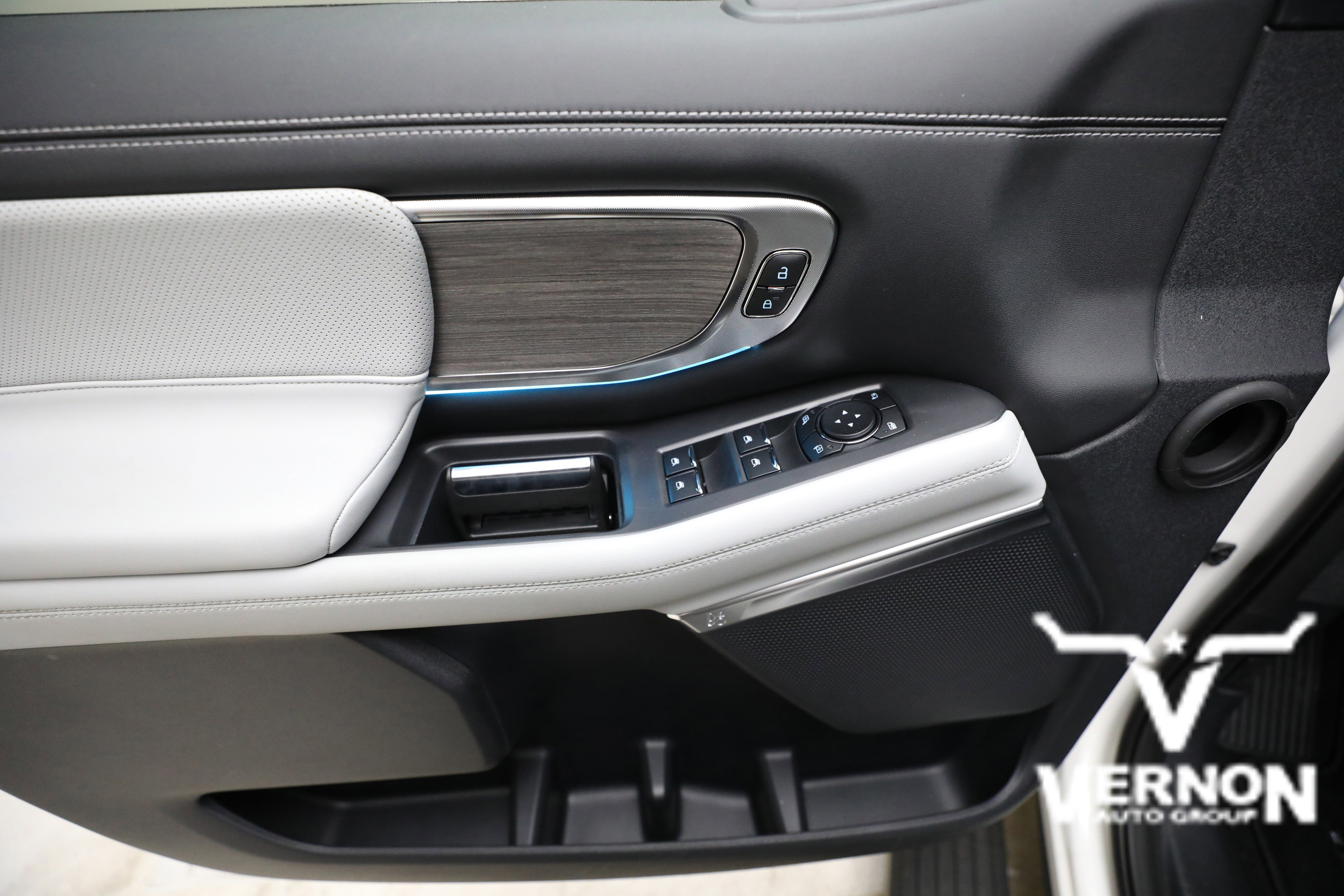 New 2026 Star White Metallic Tri-Coat Ford  image 19