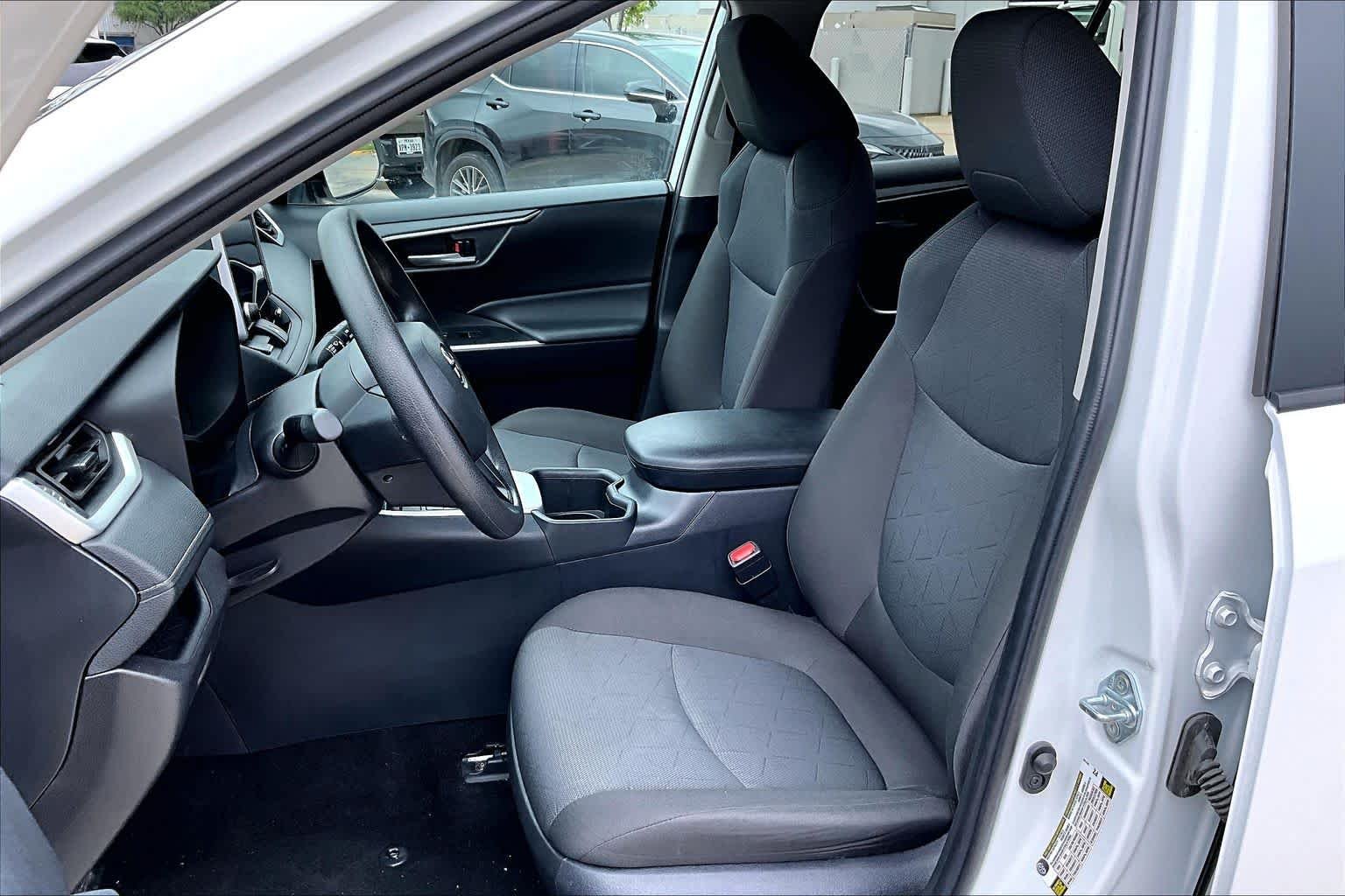Used 2025 Ice Cap Toyota XLE image 8