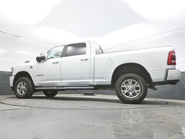 Used 2024 White Ram Laramie image 31