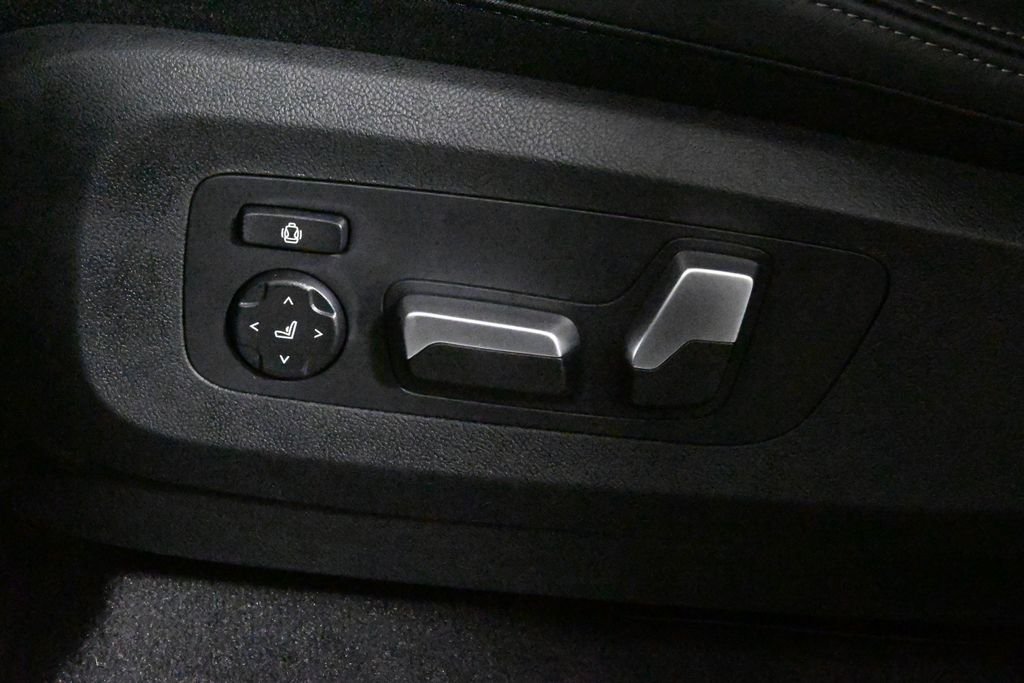 Used 2026 Black BMW xDrive40i image 28