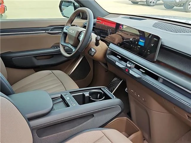 New 2026 Wolf Gray Ebony Black Roof KIA GT-Line (A1) All-Wheel Drive image 9
