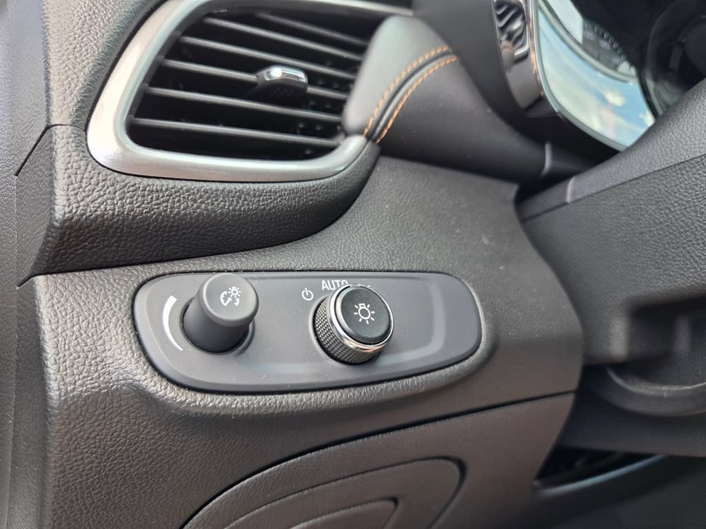 2022 Chevrolet Trax LS - Photo 21