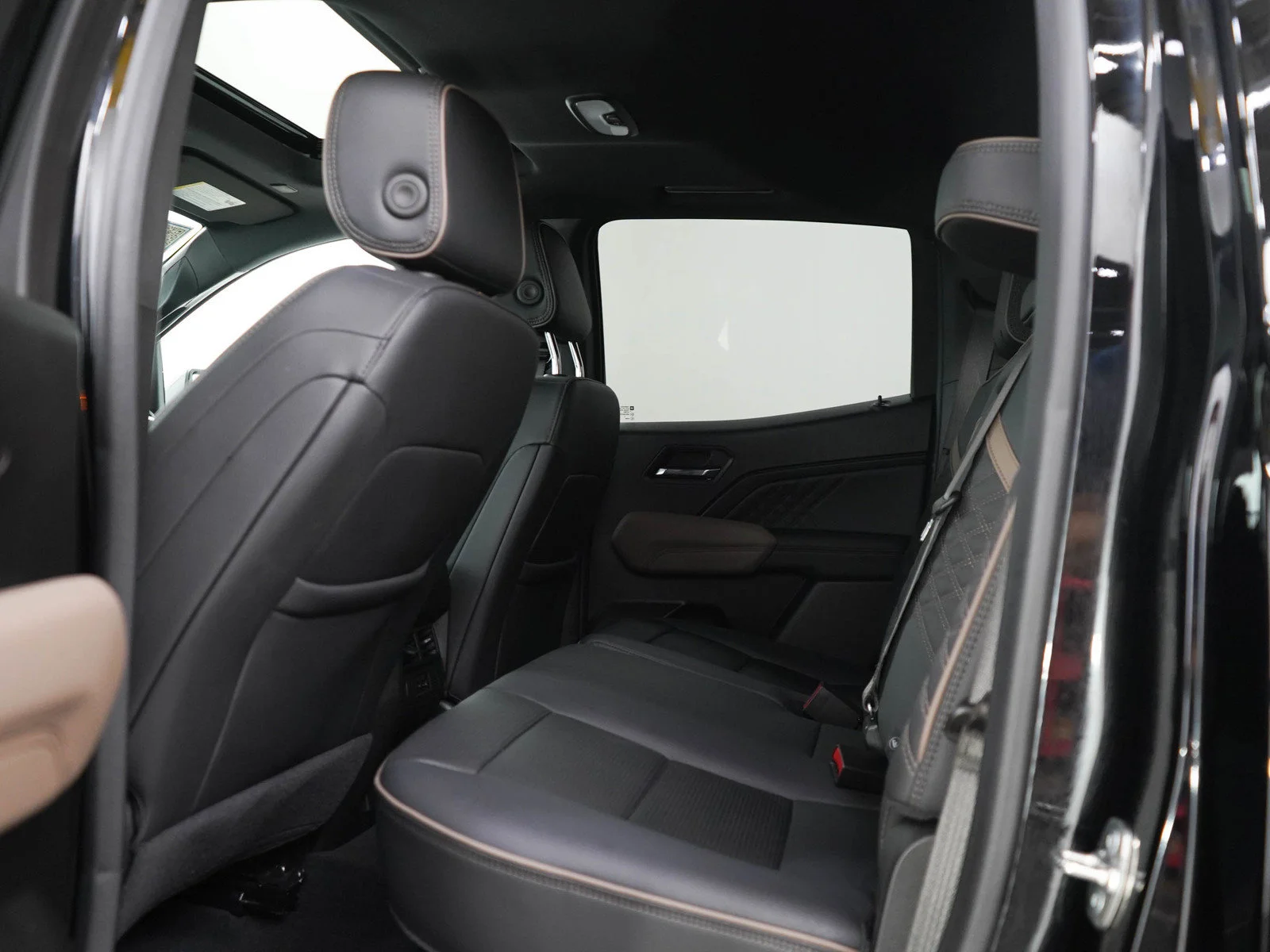 Used 2024 Onyx Black GMC Denali image 16