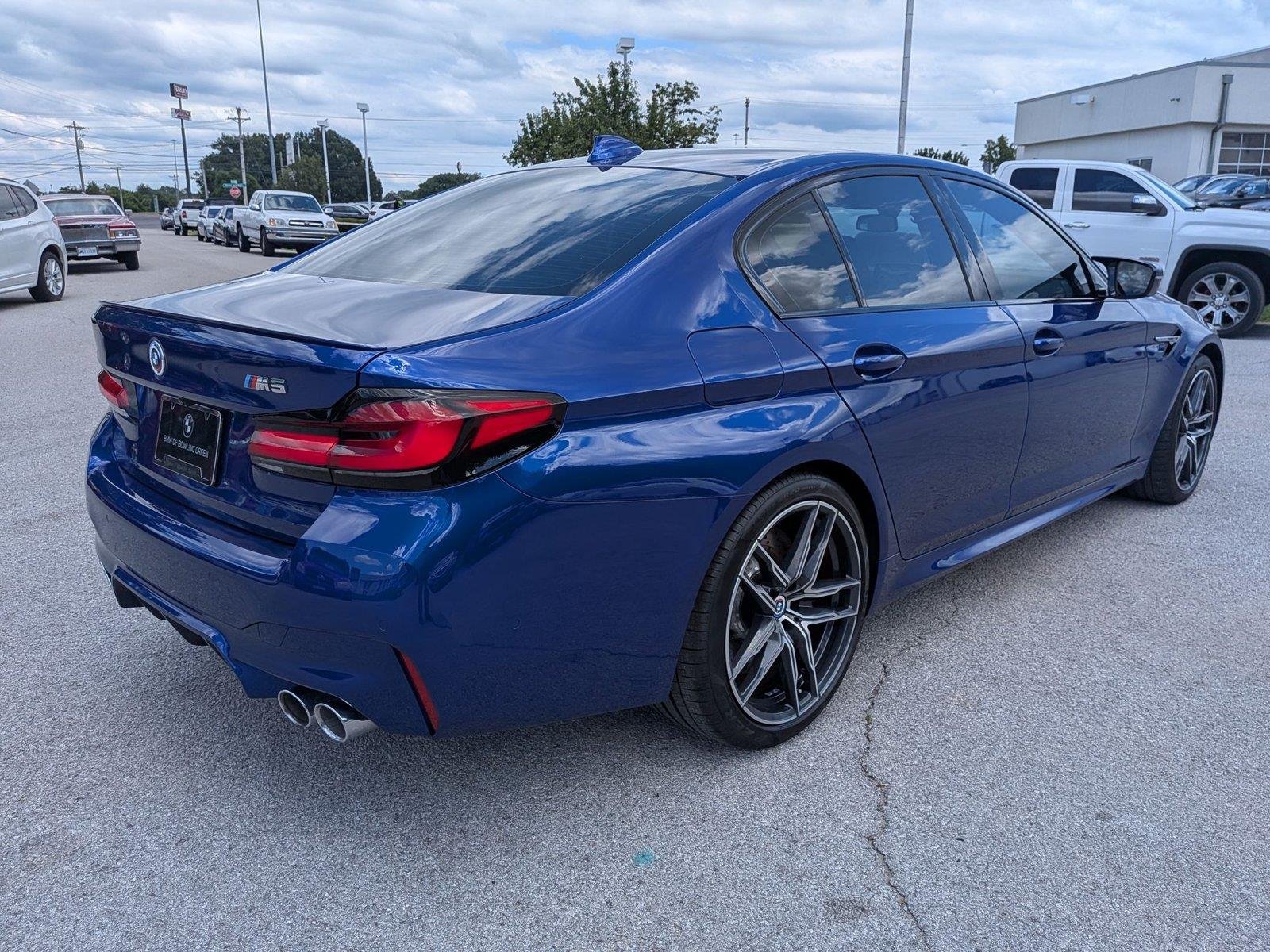 Used 2023 Marina Bay Blue Metallic BMW  image 5