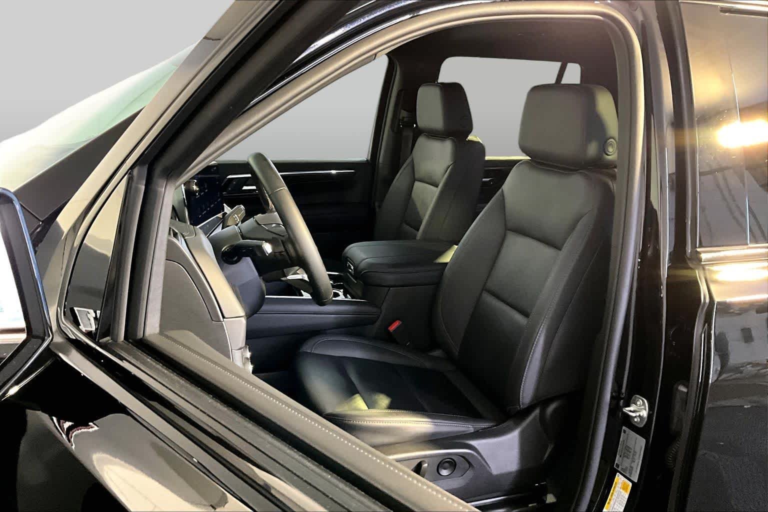 Used 2025 Black Chevrolet Z71 image 9