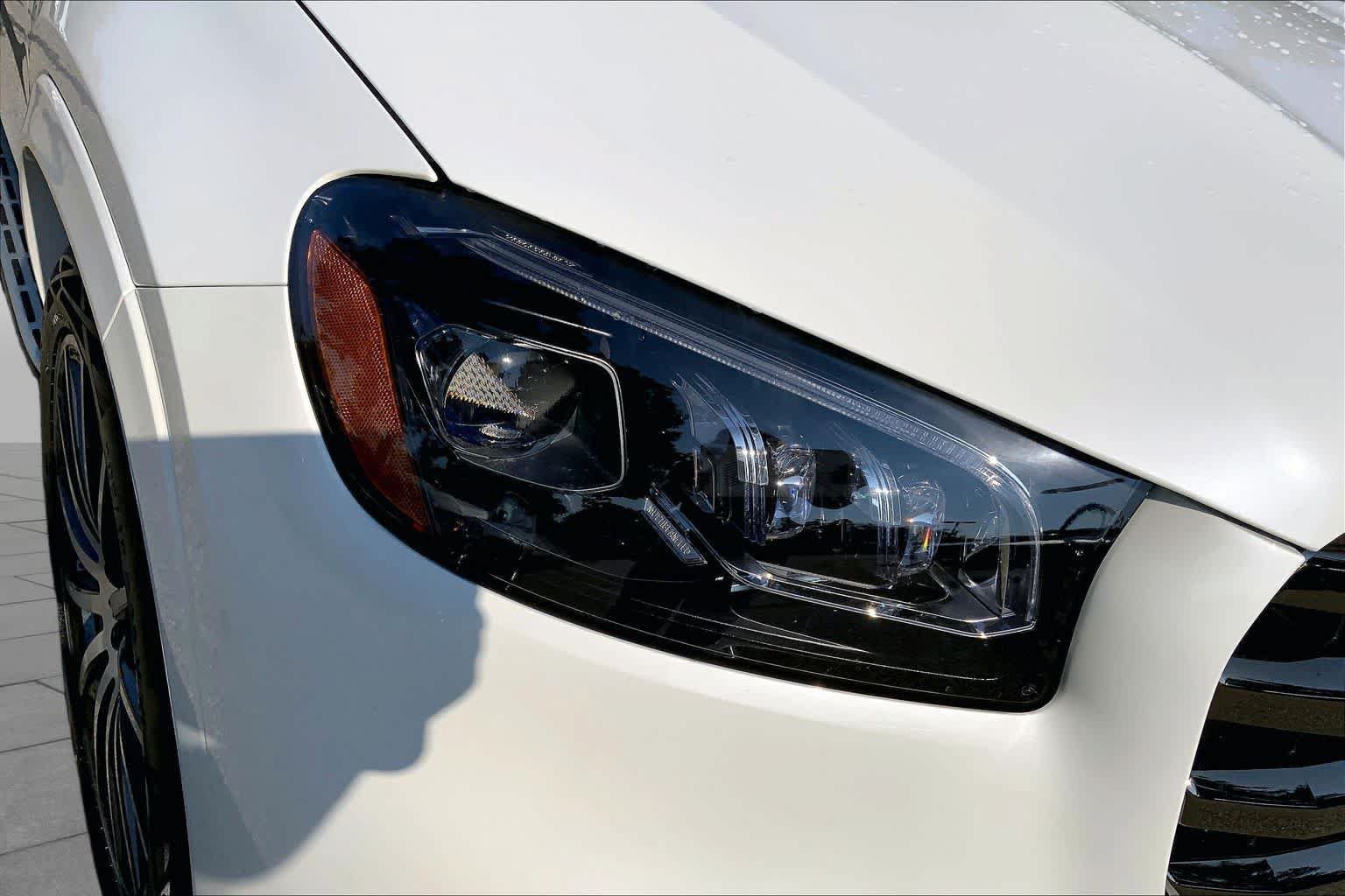 New 2026 MANUFAKTUR Moonlight White Metallic Mercedes-Benz GLS 450 image 17