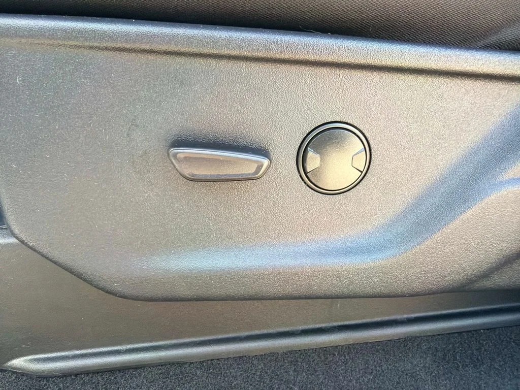 Used 2025 Iconic Silver Metallic Ford XLT image 20