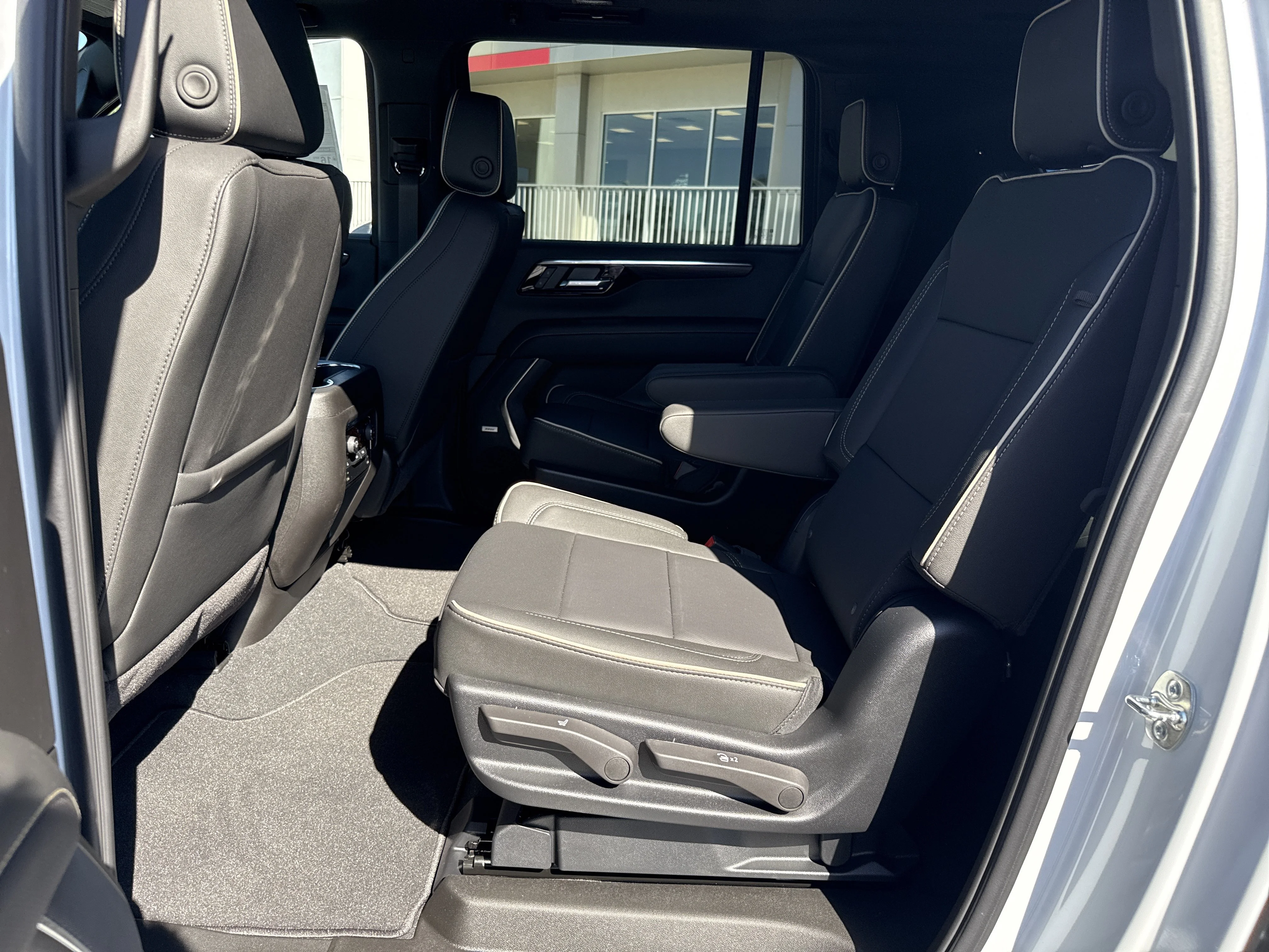 2026 Chevrolet Suburban Premier - Photo 11