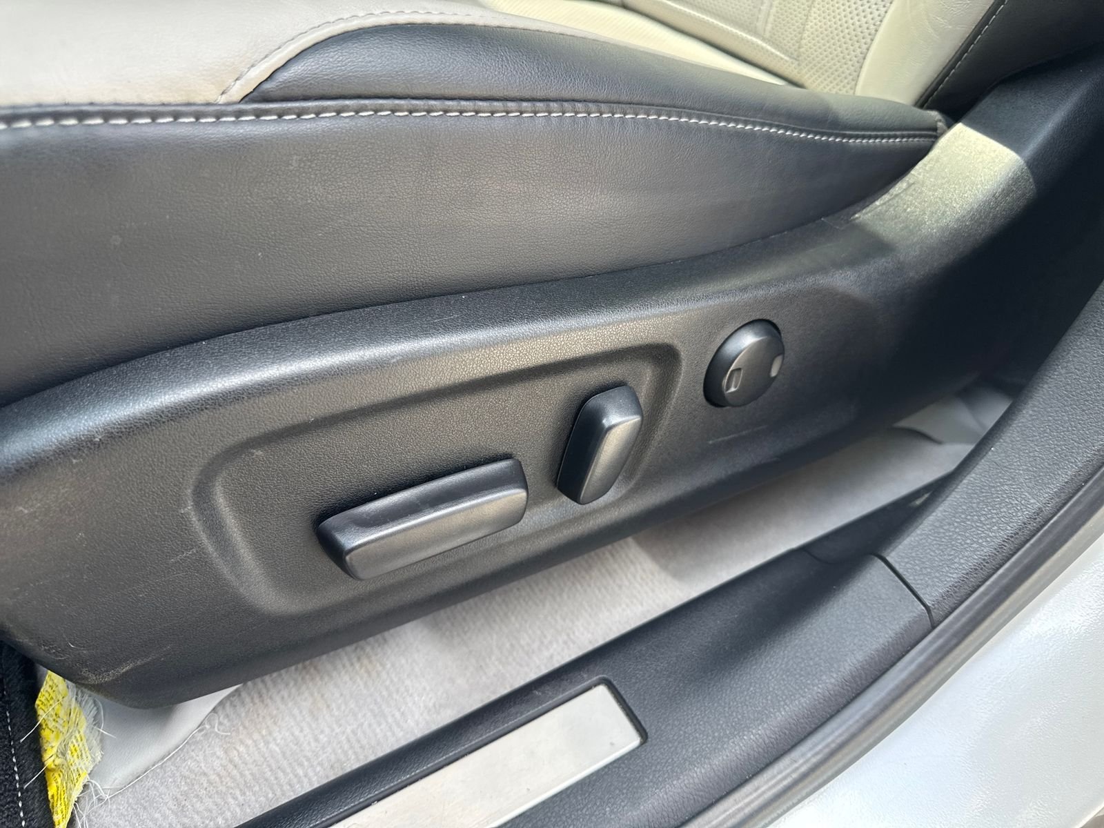 Used 2019 White Lexus 350 image 39