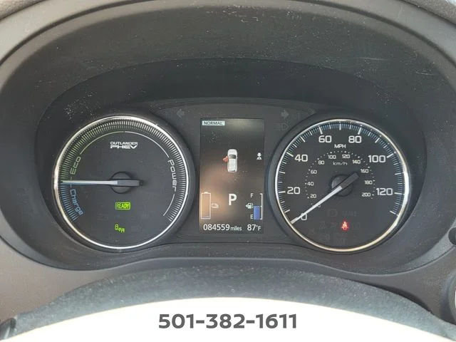Used 2018 White Mitsubishi SEL image 29