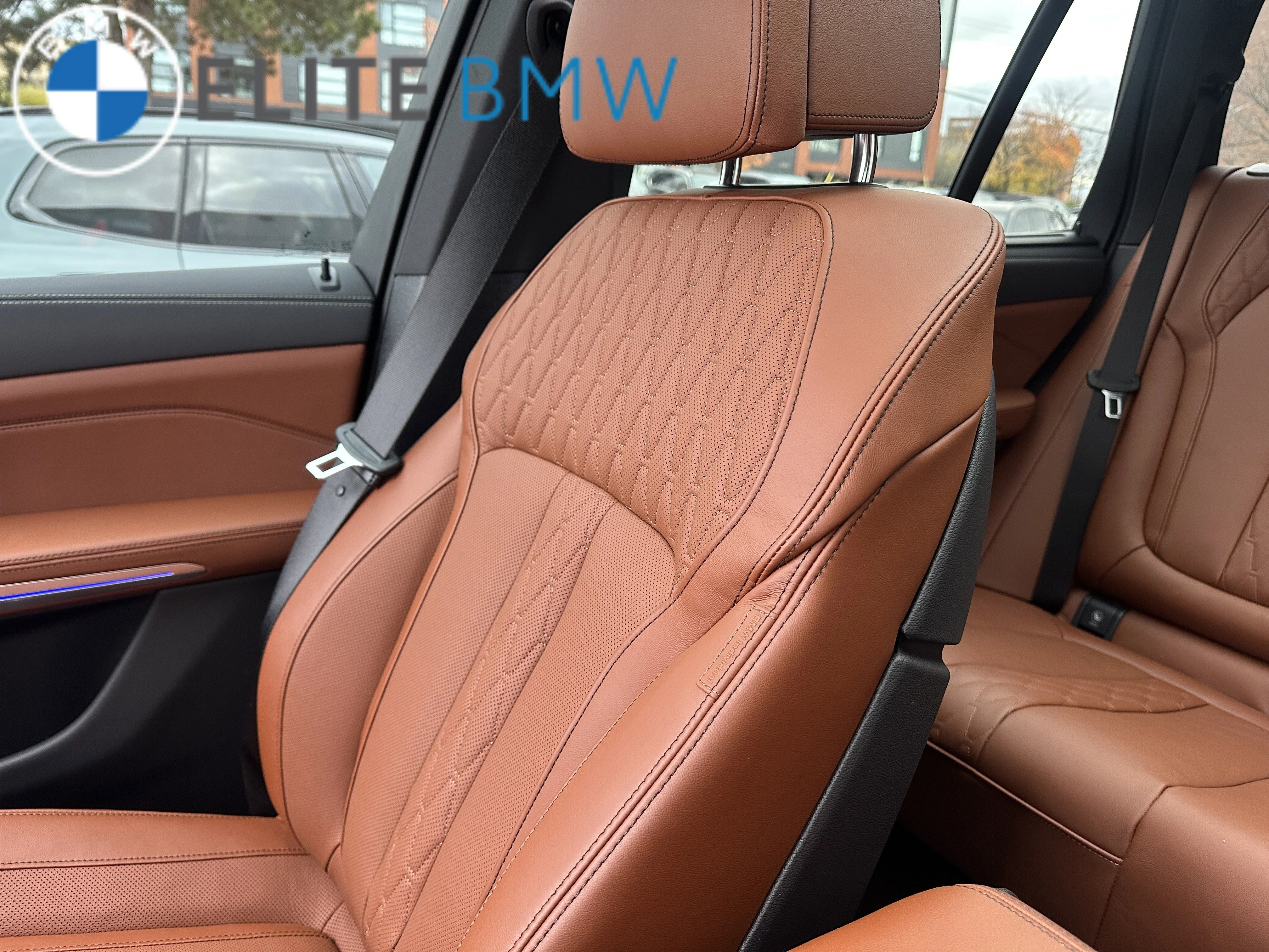 Used 2026 BLACK SAPPHIRE METALLIC BMW XDRIVE40I image 7