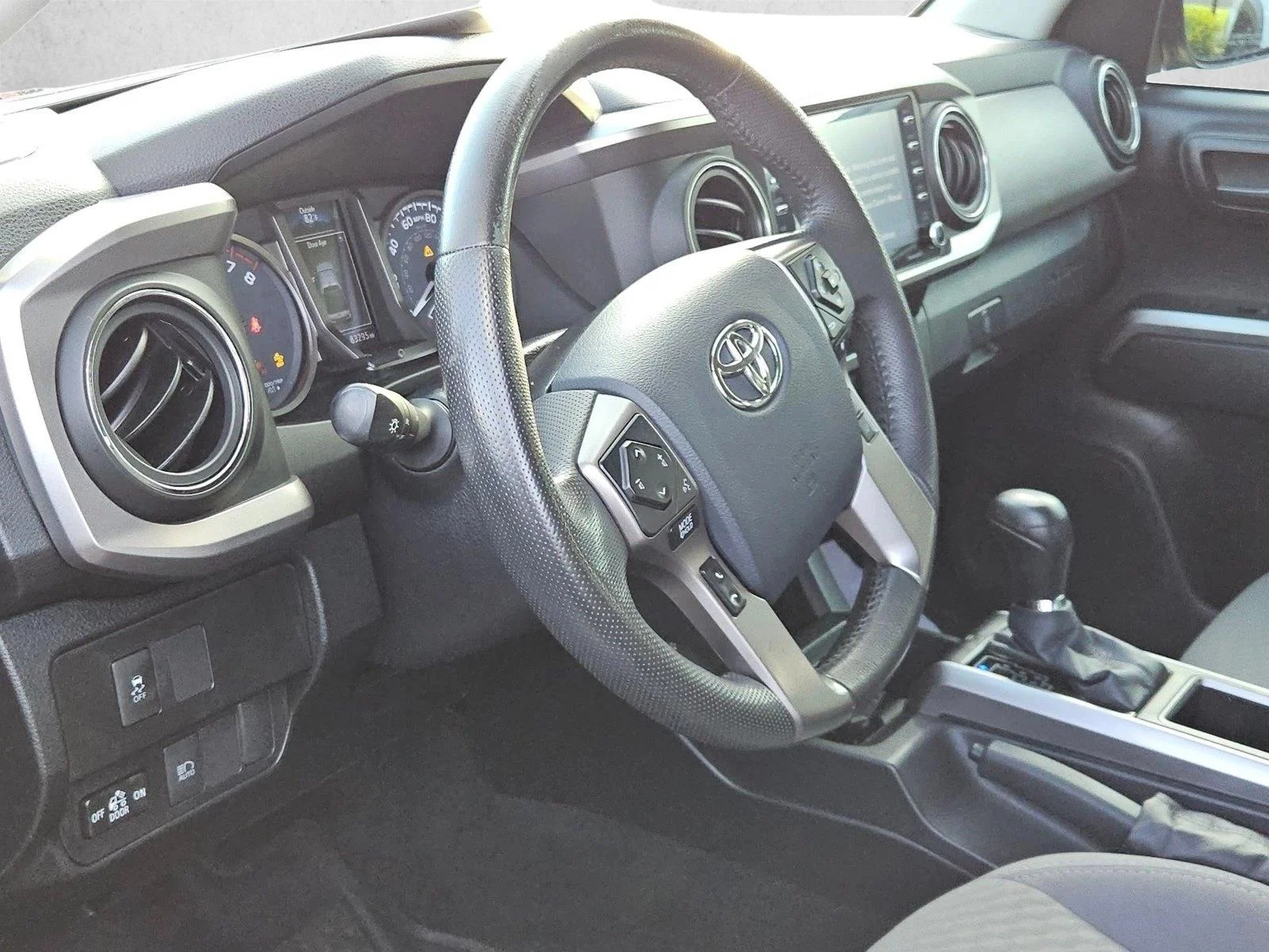 Used 2020 Cement Toyota SR5 image 9