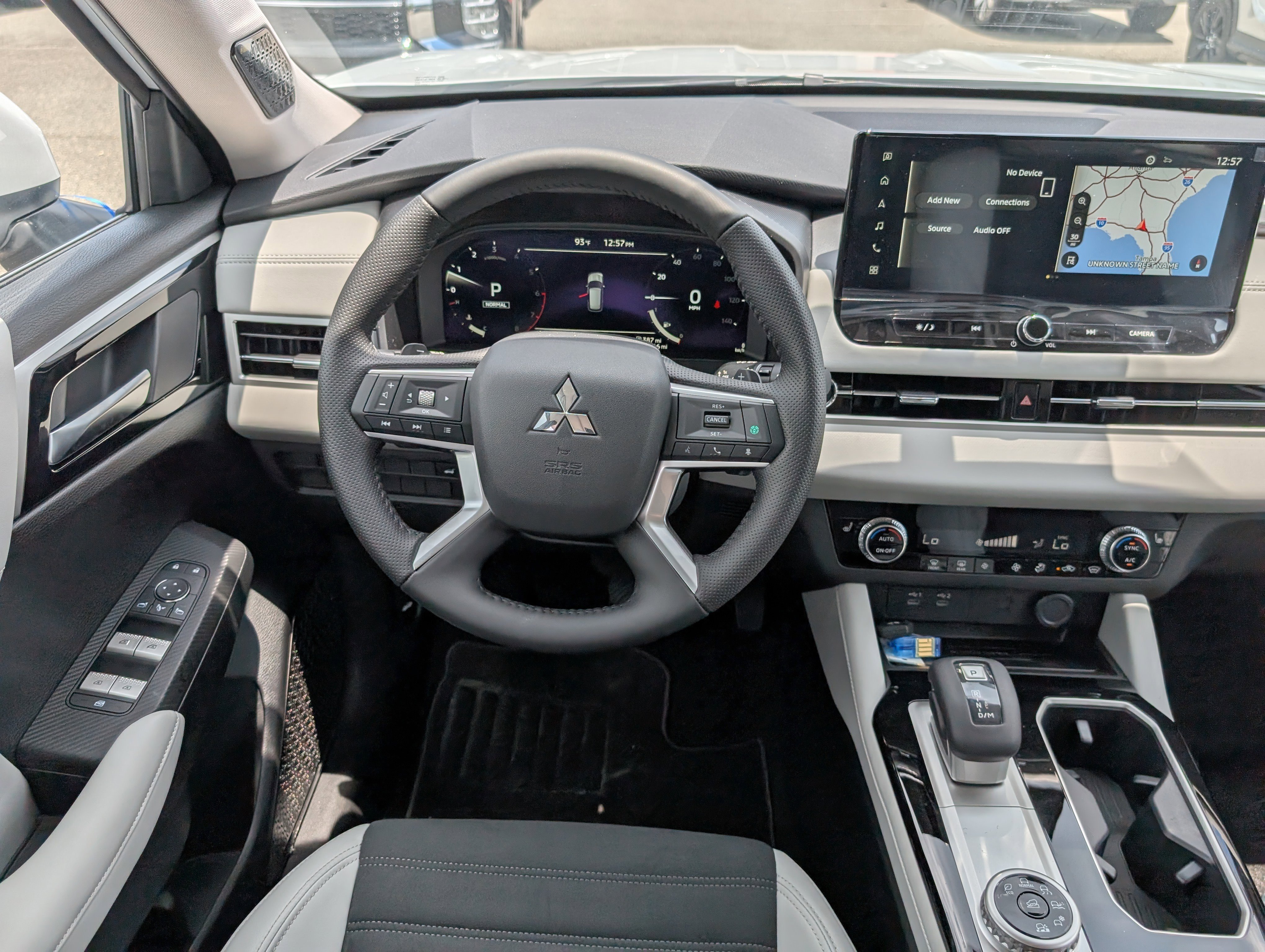 Used 2025 White Diamond Mitsubishi SE image 29