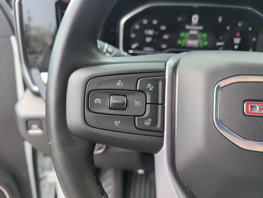 Used 2025 White GMC Elevation image 21