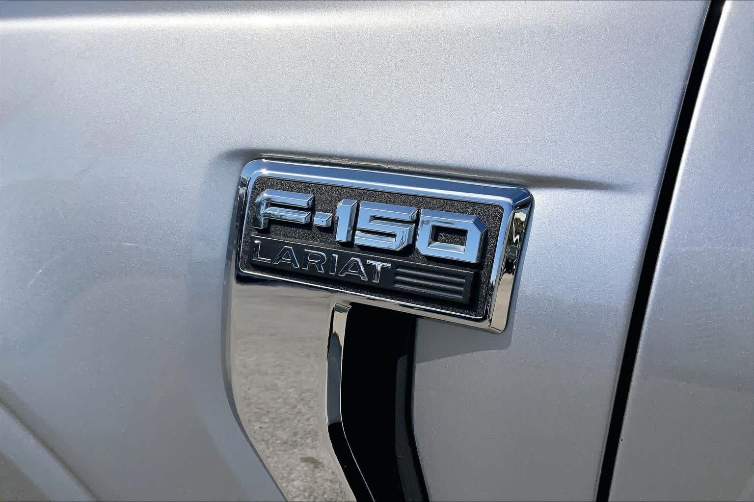 Used 2023 Iconic Silver Metallic Ford LARIAT image 31