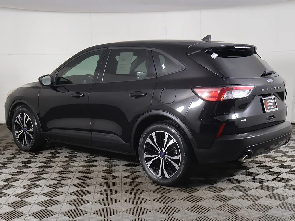 Used 2022 Black Ford SE image 7