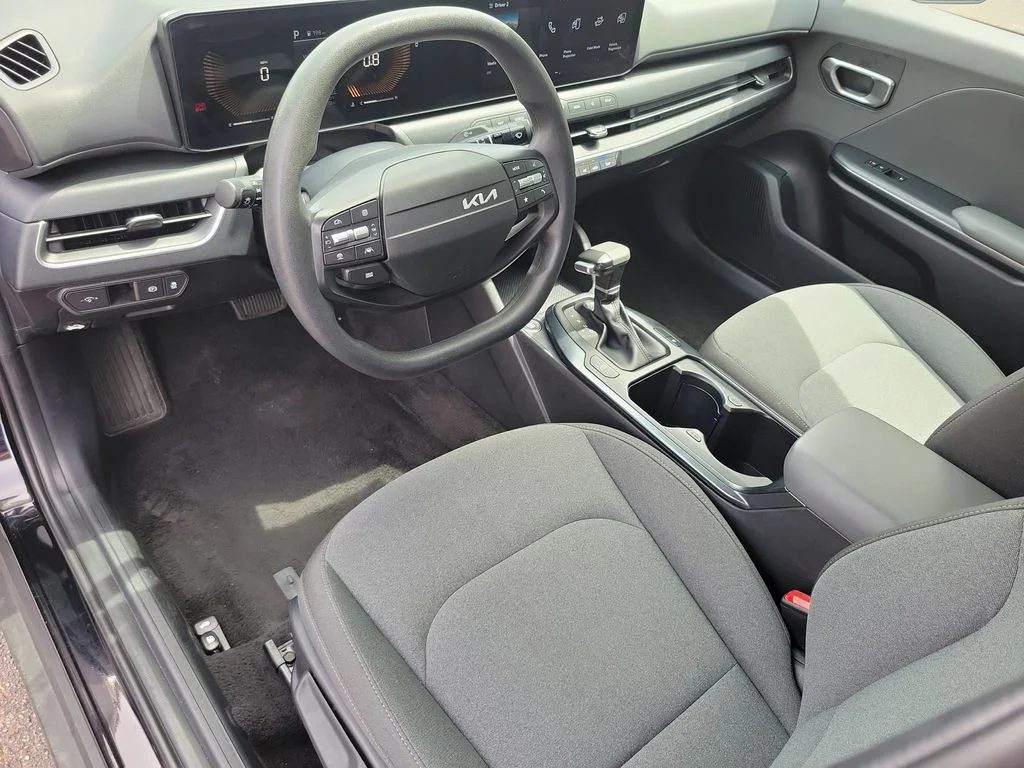 2025 Kia K4 LXS - Photo 18