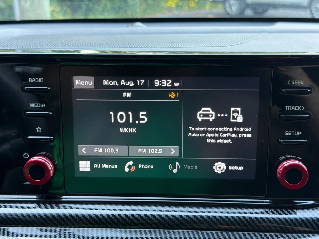 Used 2023 Silver Kia LXS image 28