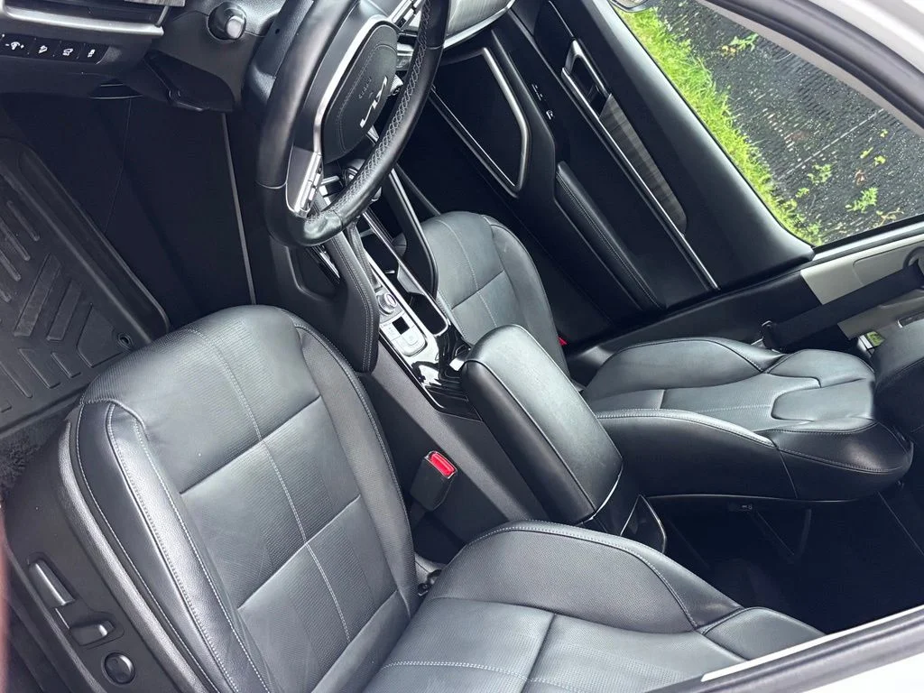 Used 2023 White Kia EX image 13