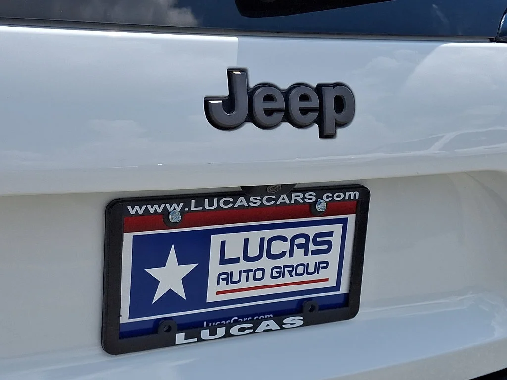 Used 2020 Bright White Clearcoat Jeep Trailhawk image 32