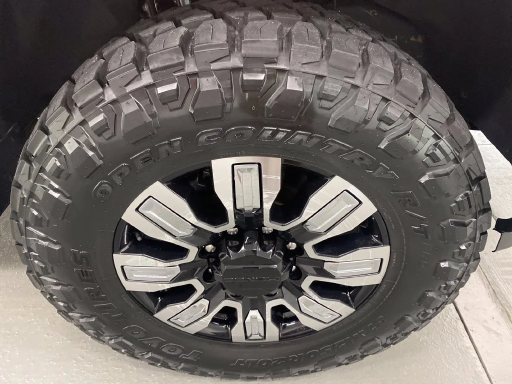 Used 2024 White GMC Denali image 4