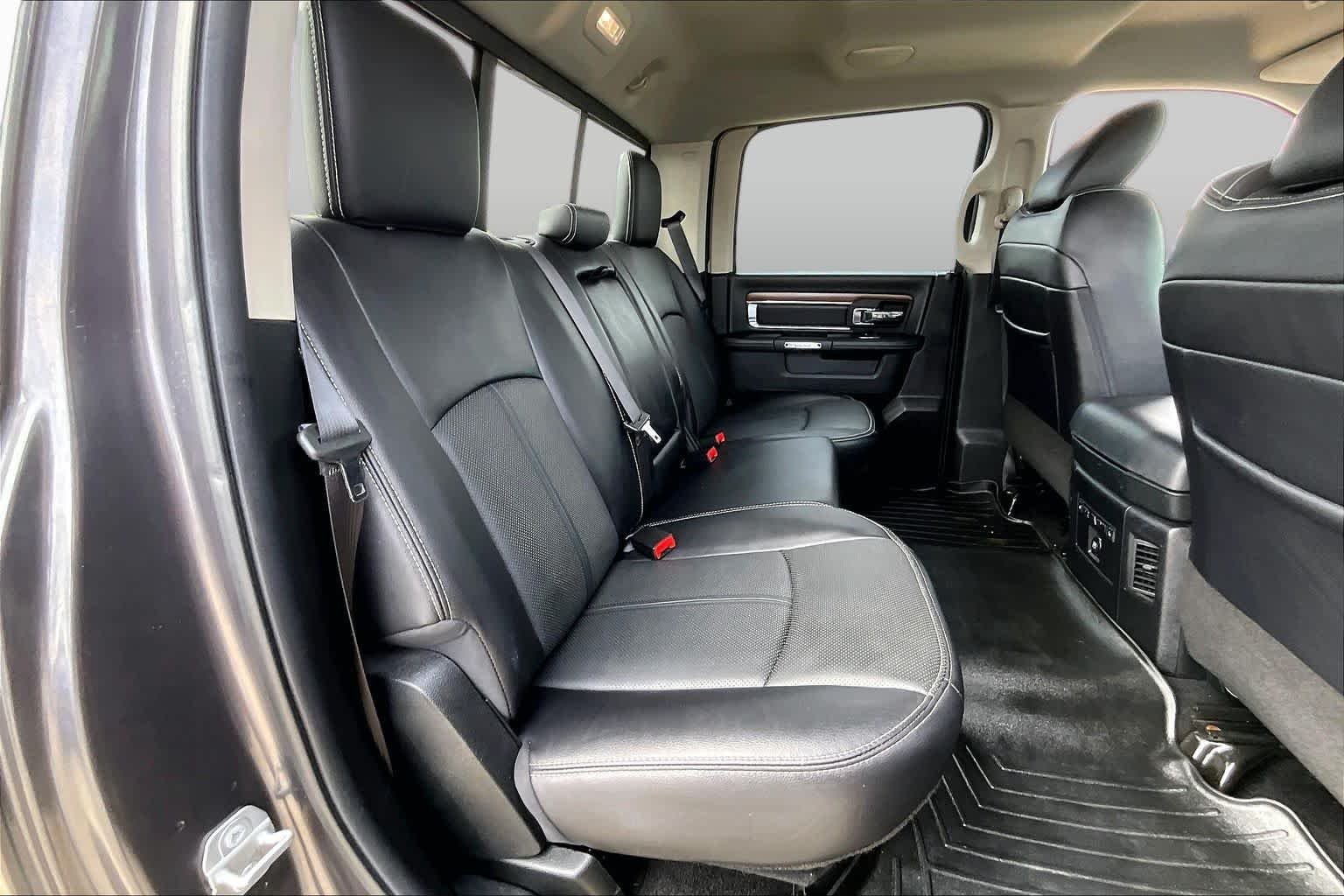 Used 2018 Granite Crystal Metallic Clearcoat Ram Laramie image 21