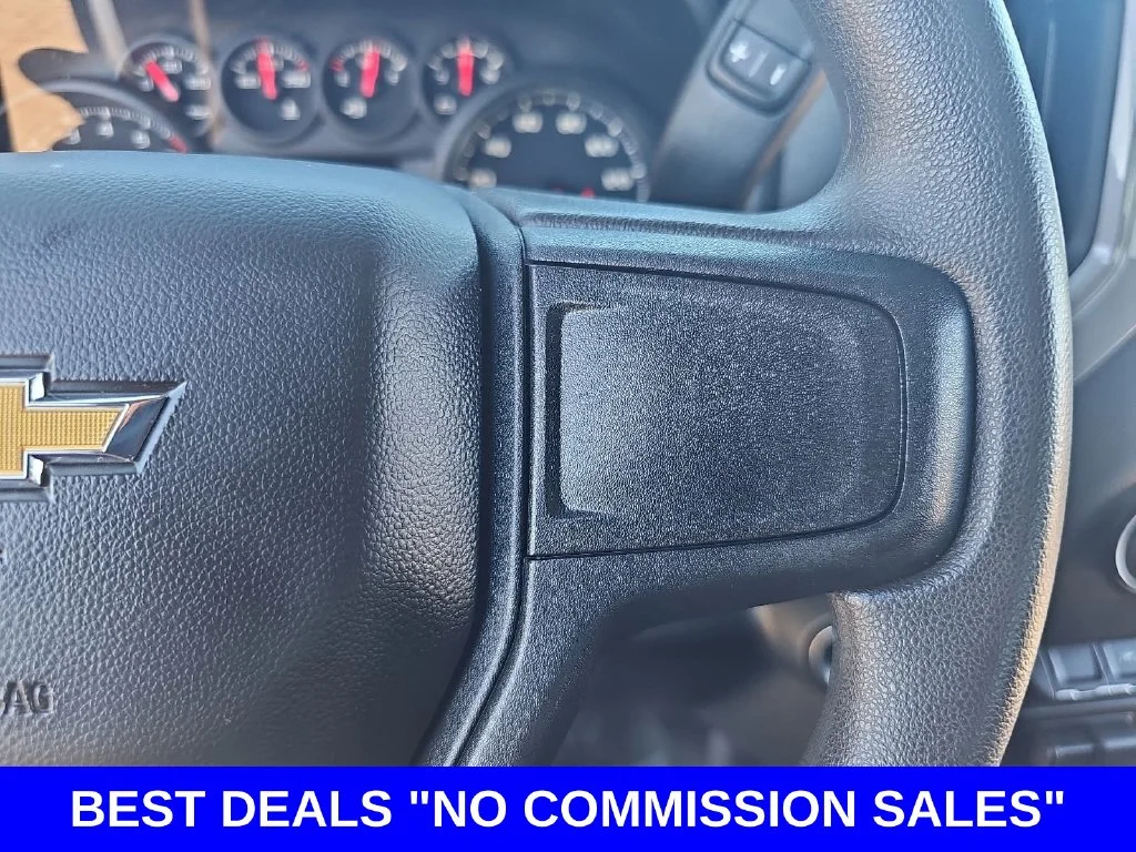 Used 2024 White Chevrolet Custom image 17