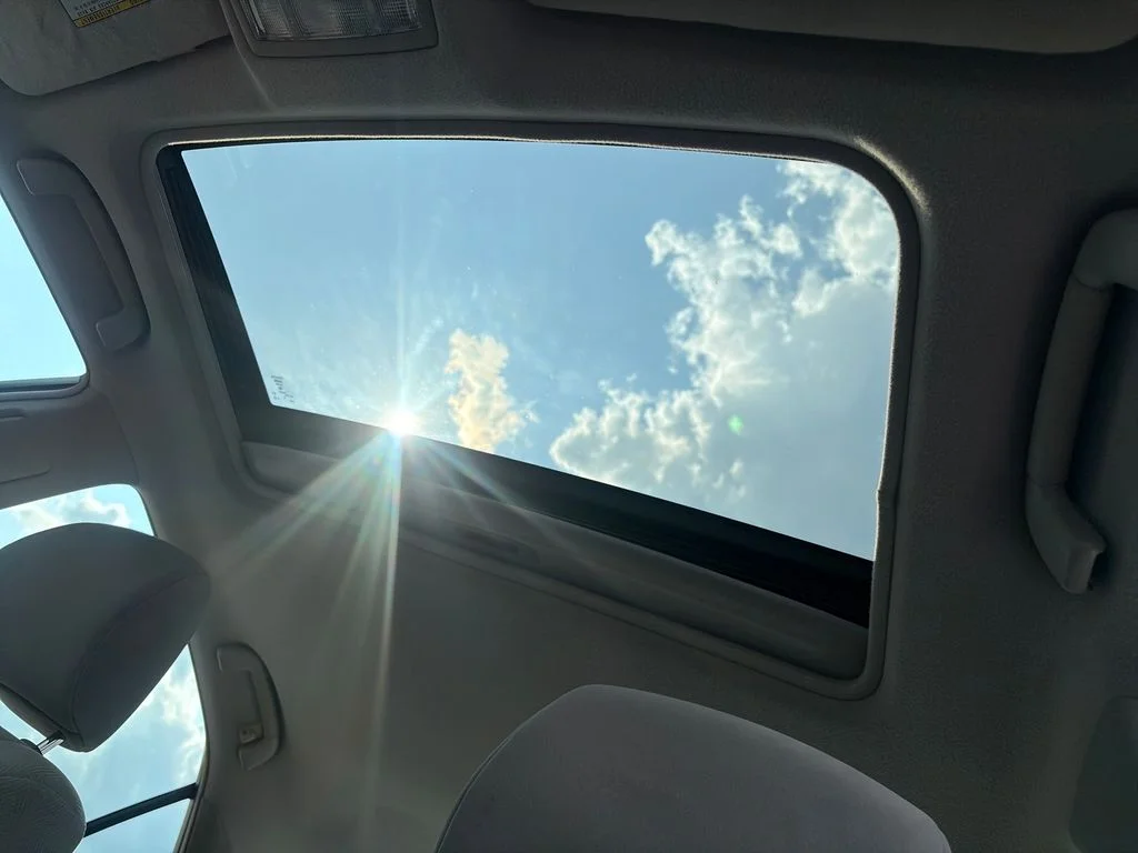 Used 2009 White Toyota XLE image 19